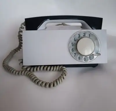 15 modelov retro telefóny od 60-tých rokov.