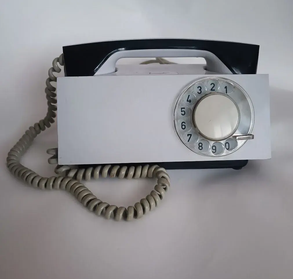 15 modelov retro telefóny od 60-tých rokov.