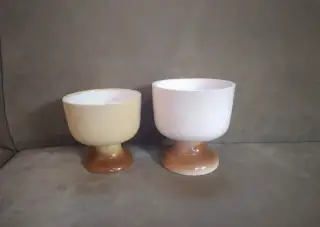 Keramické nádoby na nožičke