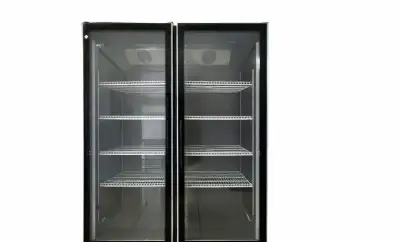 Profesionálna presklená chladnička