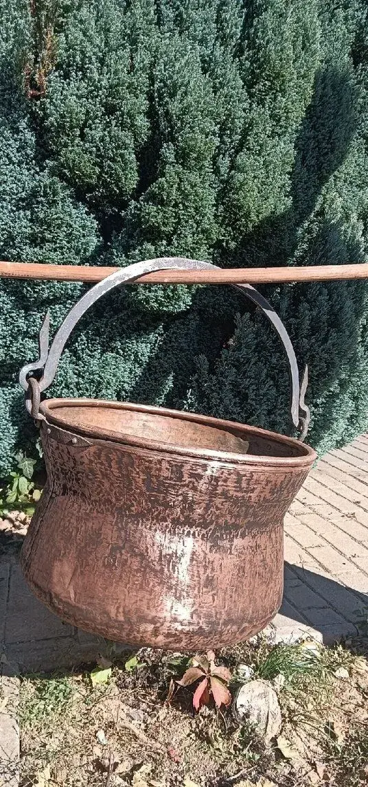 Medenny kotlík