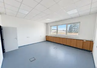 Kancelária | 26m2 | v súkromnom areáli, Južná Trieda