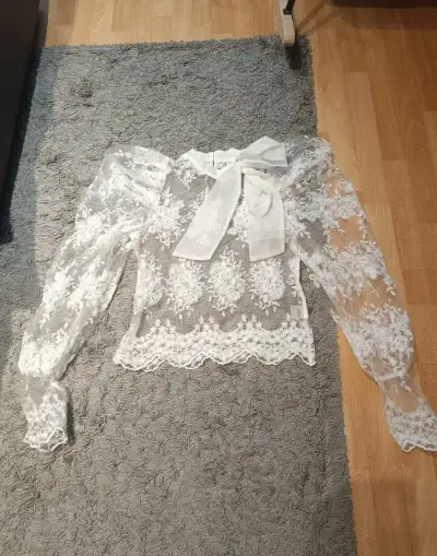Krásna elegantná priesvitná blúzka veľkosť S/M