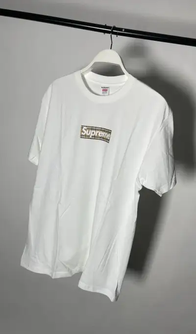 Supreme Tee Burberry