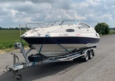 Motorový čln REGAL 2150, Volvo Penta 5GL