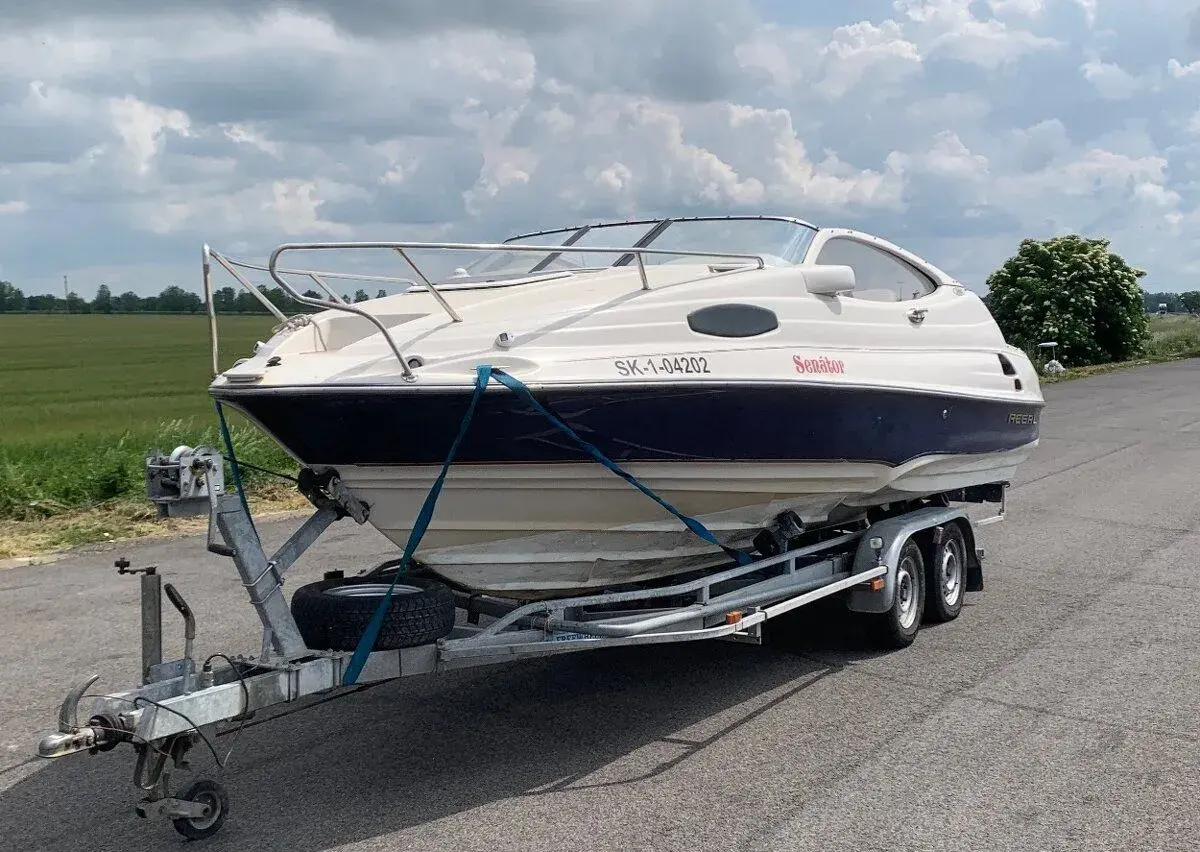 Motorový čln REGAL 2150, Volvo Penta 5GL