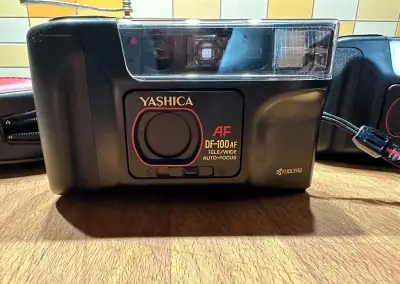 Yashica AF 100
