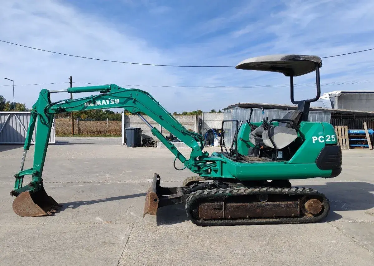 Komatsu PC25-1