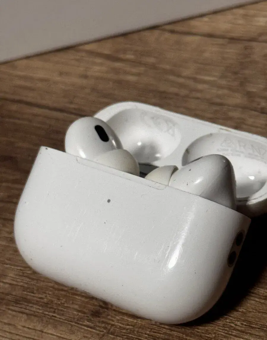 Apple AirPods Pro 2. generácia – Lightning