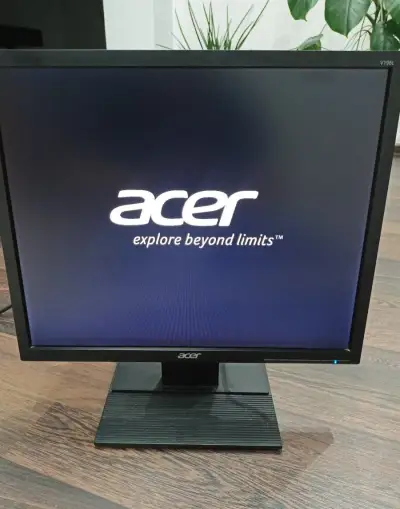 Monitor Acer LED cierny 19''