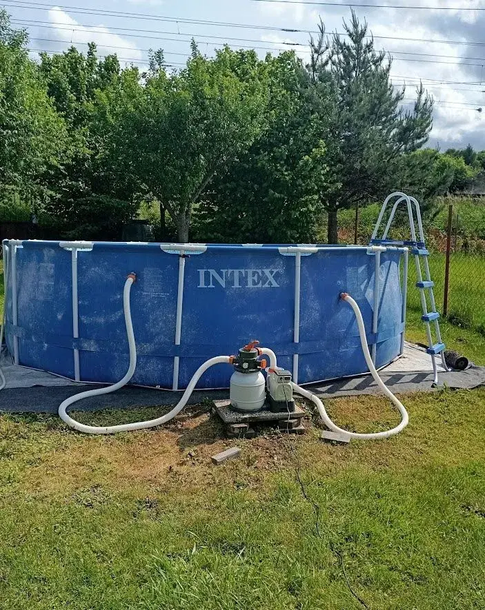 Bazén s príslušenstvom, pieskovou filtráciou a vysavačom