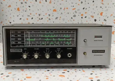 vintage krátko vlnný prijímač Heathkit SW-717 z 70. r