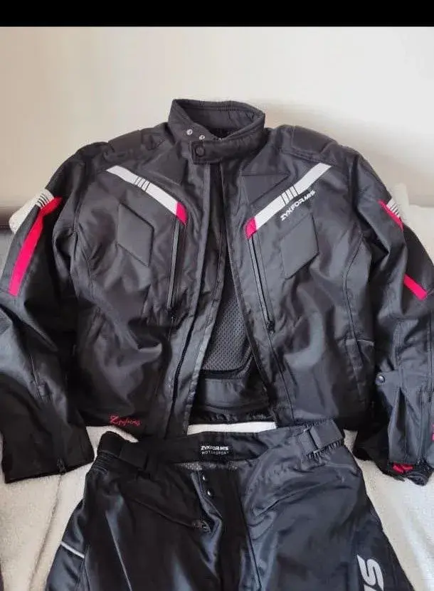 Bunda, nohavice, topánky na moto
