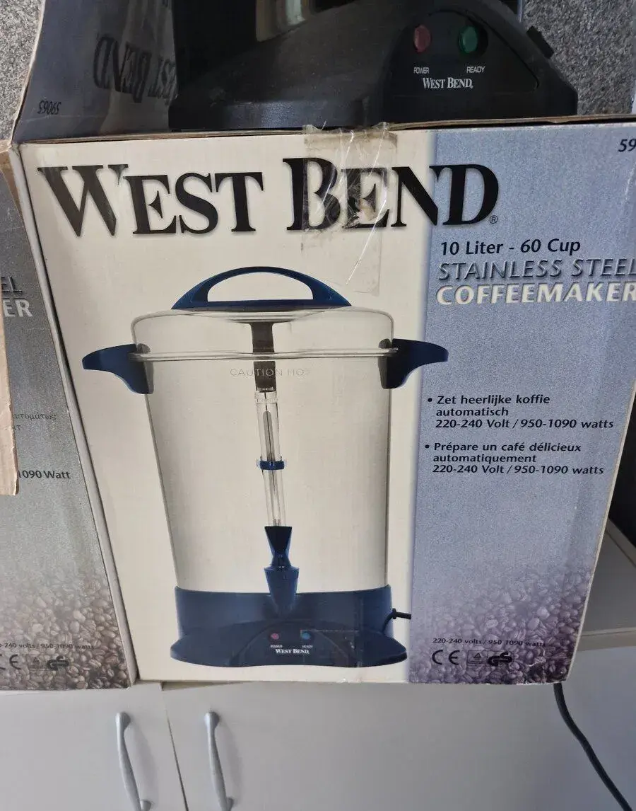 Veľkokapacitný kávovar West Bend 10 l / 60 šálok