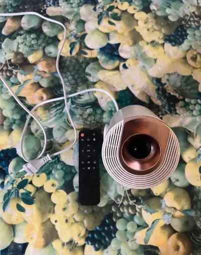 Mini LED projektor s diaľkovým ovládaním