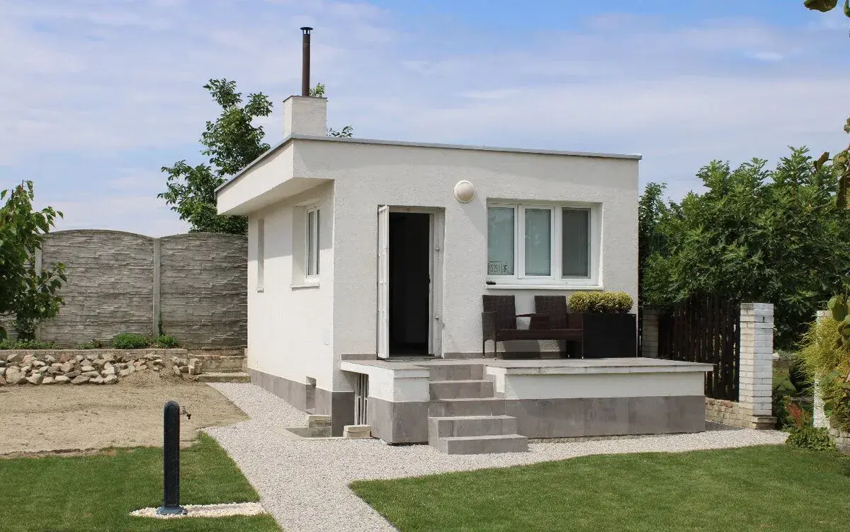 Murovaná chata so súpis.číslom a záhradou - 462 m2 v OV