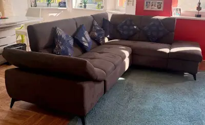 Moderná sivá rohová sedačka