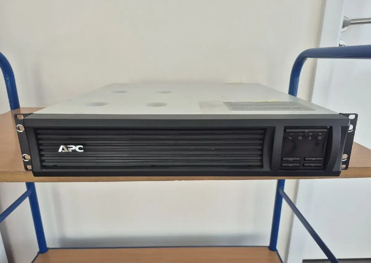 APC záložný zdroj SMT1500RMI2U