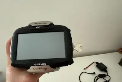 Garmin zumo 390LM + uzamykací držiak TOURATECH