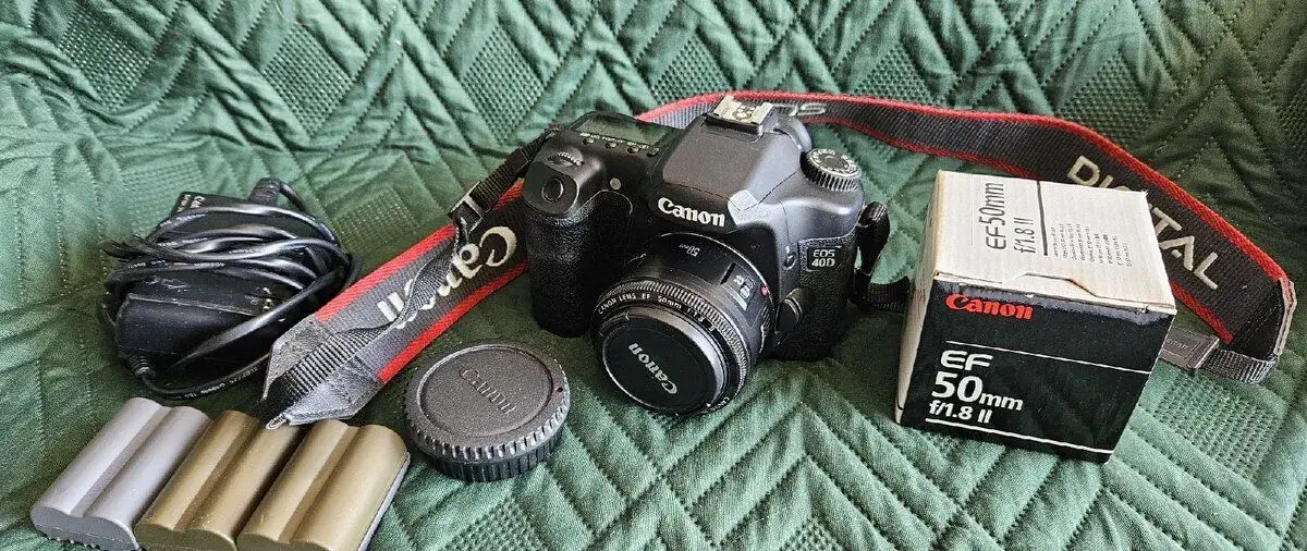 Canon EF 50mm f/1.8 II (60eur) + Canon EOS 40D(70eur)