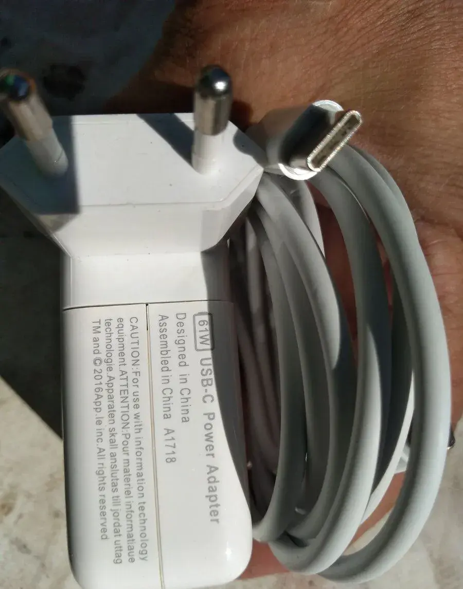 adaptér USB-C 61W
