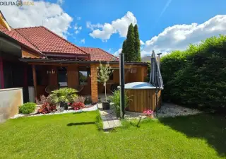 Kompletne zariadený 8i RD wellness 470m2, pozemok 1840m2, H