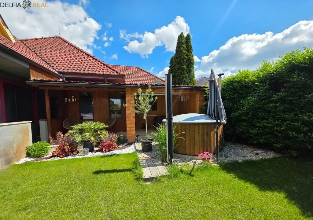 Kompletne zariadený 8i RD wellness 470m2, pozemok 1840m2, H