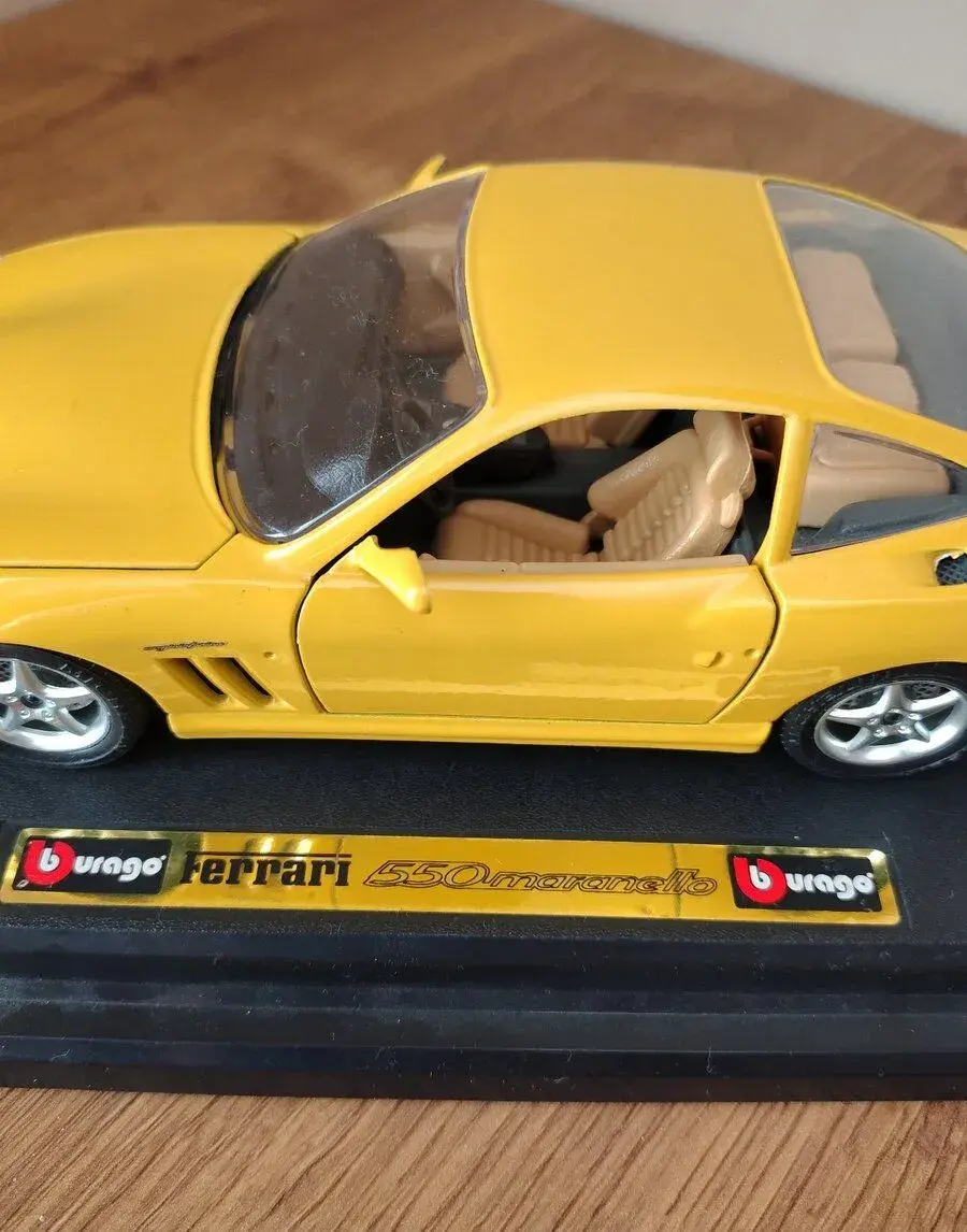 Bburago FERRARI 55O MARANELLO 1/24