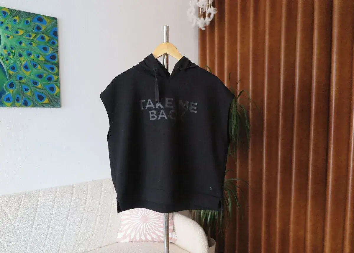 Dámska štýlová čierna mikina bez rukávov Monari veľ-40/L
