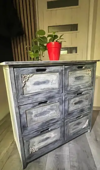 Komoda a stolik