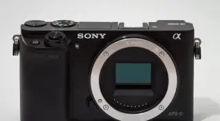 sony a6000 telo, 24.3 Mpx APS-C snímač