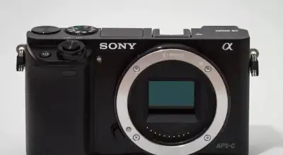sony a6000 telo, 24.3 Mpx APS-C snímač