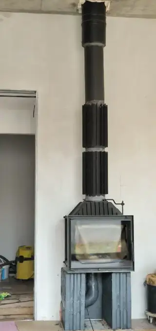 Liatinovú krbovú vložku