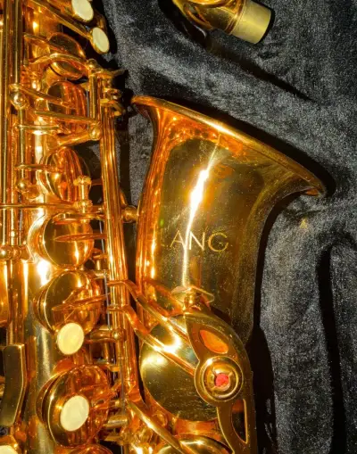 Saxofón značky Lang