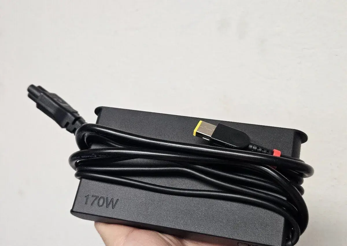 Originálna nabíjačka Lenovo 170W – Slim Tip – stav