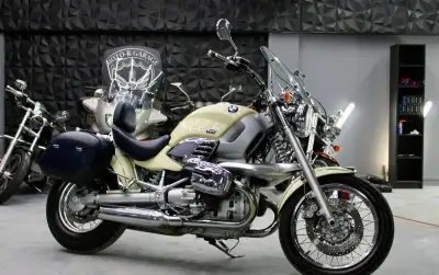 BMW r1200c James Bond