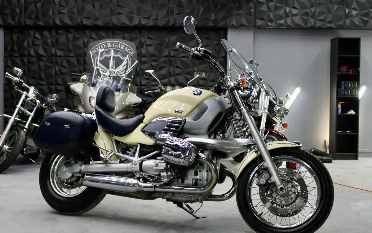 BMW r1200c James Bond