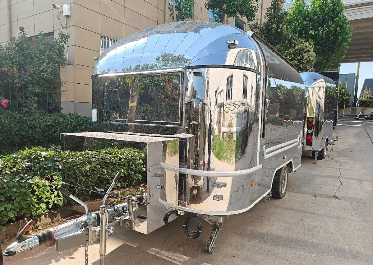 Foodtruck Airstream Franktruck – Gastro príves s výbavou