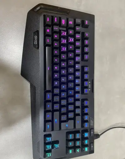 Mechanická herná klávesnica Logitech G410