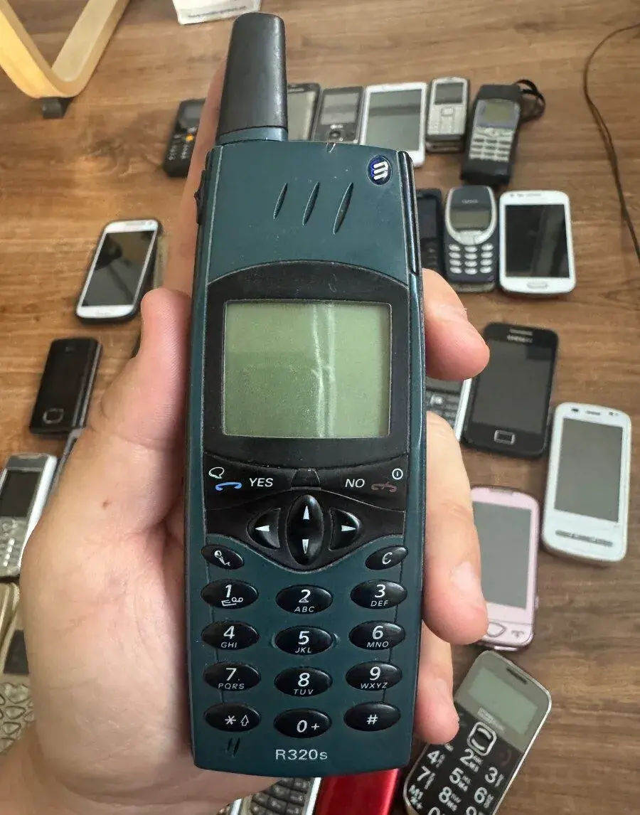 Ericsson R320s – Zberateľský kúsok / Veľmi zachovalý stav