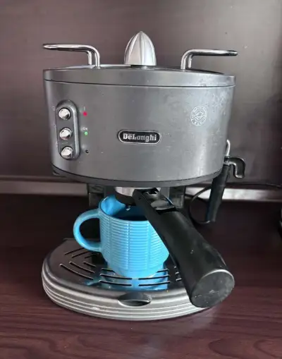 Pakovy kavovar Delonghi