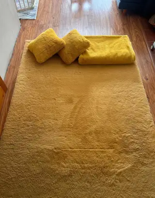 Koberec s vankúšmi a dekou ZDARMA