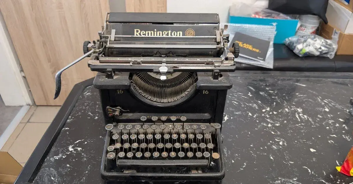 Starožitný masívny písací stroj Remington 16 (30. roky)