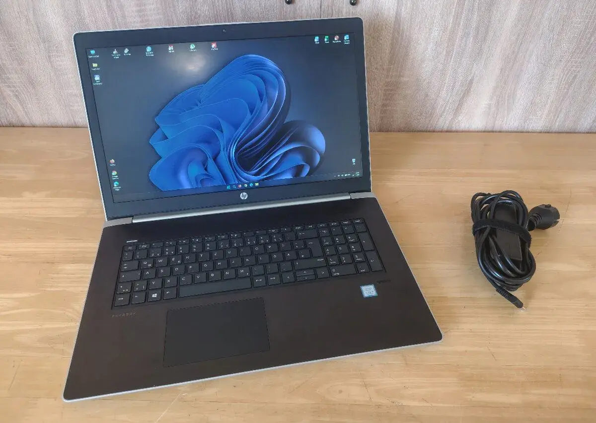 Notebook HP ProBook 470 G5 - 17.3" / i5 / SSD / nVidia 2GB