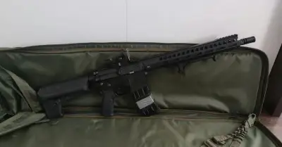 Airsoftová zbraň Delta Armory AR15 13inch M-LOK ALPHA