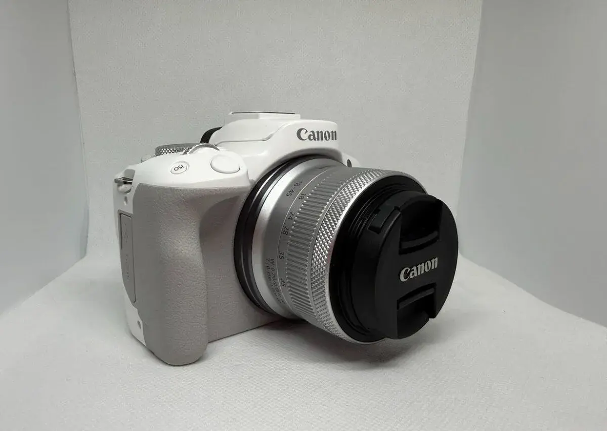 Canon R50 + Canon RF-S 18-45 mm F4.5-6.3 IS STM