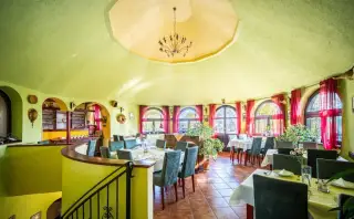 TOREA - PRENÁJOM OBJEKTU REŠTAURÁCIE - VINOSADY, OKRES PEZIN
