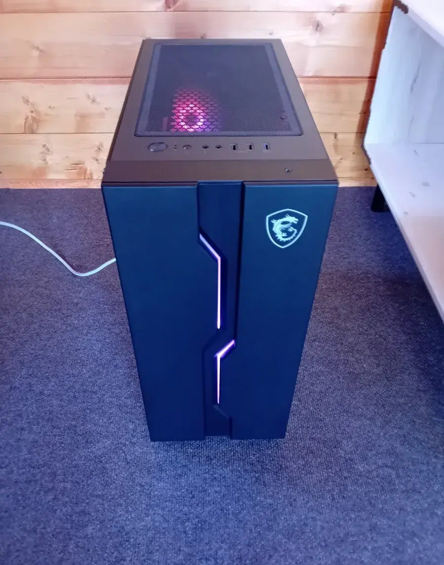 hráčske PC v cene 290 so 6 jadro ryzen 5 a AMD RX580/Nvidia