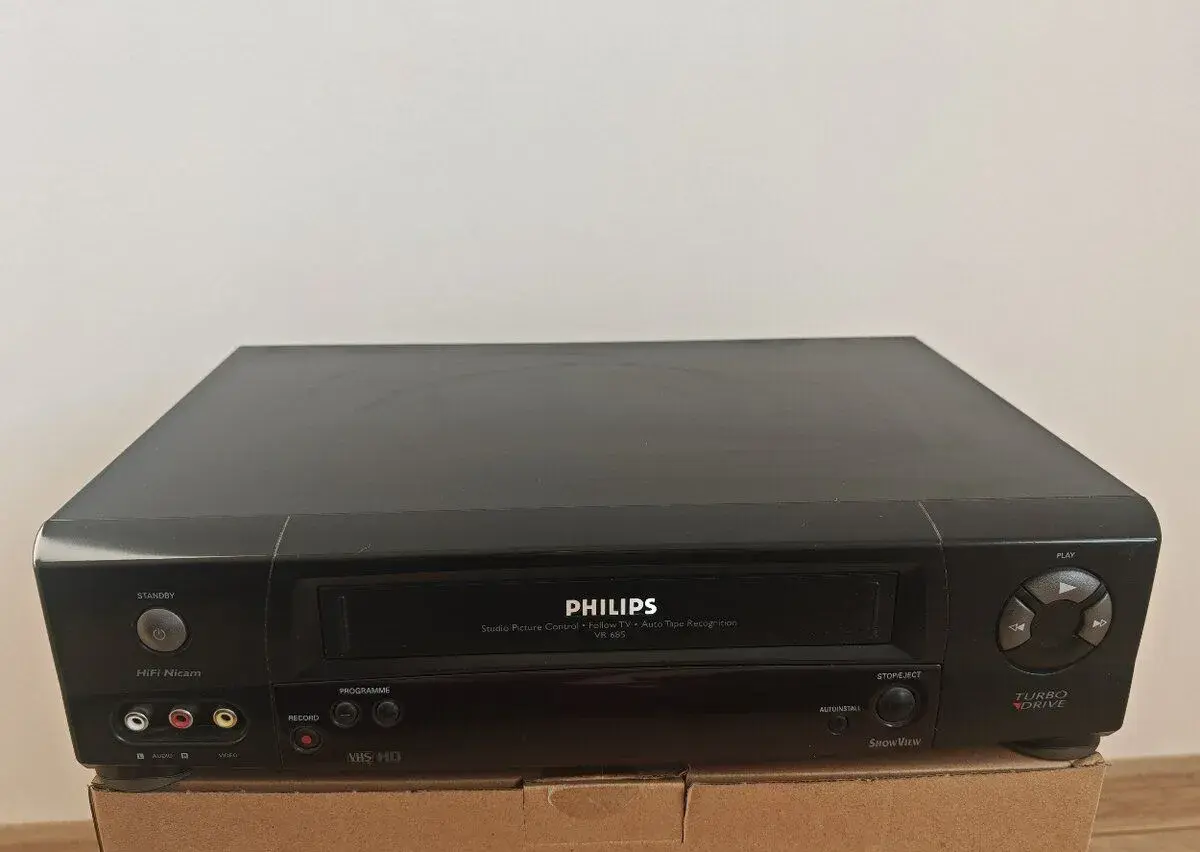 Philips VHS kazetovy prehravac.