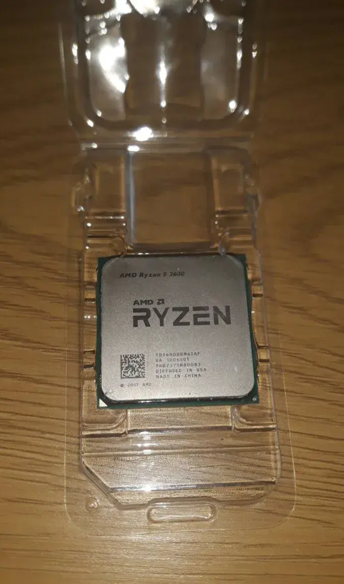AMD RYZEN 5 2600 s chladičom